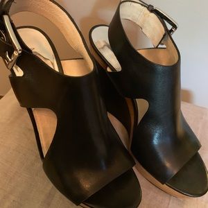 Michael Kors Blck Leather & Wood Wedges SIZE 71/2.